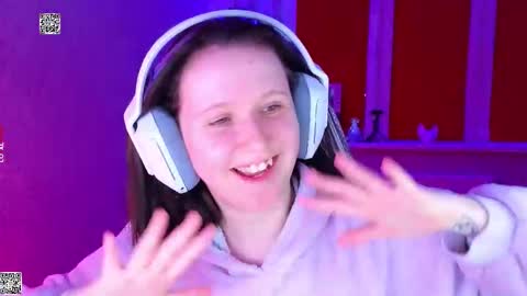 Snapshot of moon_avengers chatting on December 13, 7:53 pm Lola online show from December 13, 7:53 pm