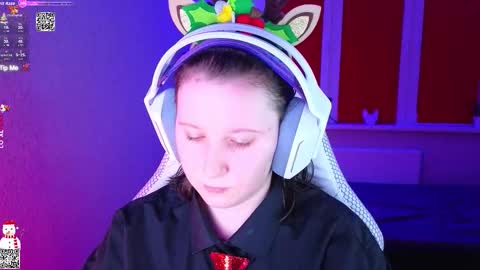 Snapshot of moon_avengers chatting on December 17, 3:40 pm Lola online show from December 17, 3:40 pm