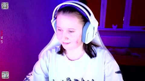 Snapshot of moon_avengers chatting on February 4, 2:56 pm Lola online show from February 4, 2:56 pm