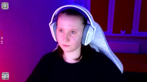 Snapshot of moon_avengers chatting on February 11, 4:45 pm Lola online show from February 11, 4:45 pm