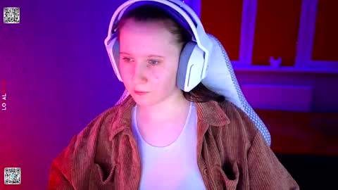 Snapshot of moon_avengers chatting on February 19, 2:24 pm Lola online show from February 19, 2:24 pm