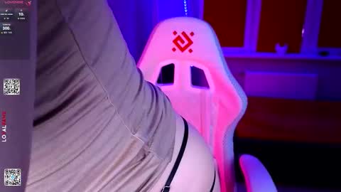 Snapshot of moon_avengers chatting on February 24, 3:32 pm Lola online show from February 24, 3:32 pm