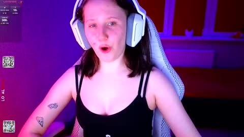 Snapshot of moon_avengers chatting on February 25, 3:54 pm Lola online show from February 25, 3:54 pm