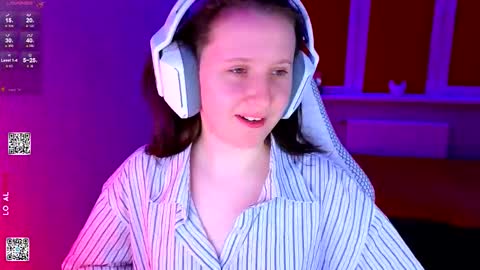 Snapshot of moon_avengers chatting on February 28, 7:37 pm Lola online show from February 28, 7:37 pm