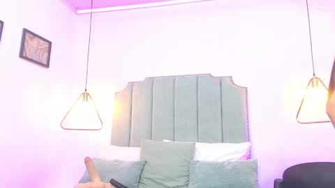 Snapshot of moon_blue95 chatting on May 12, 11:46 pm Moon online show from May 12, 11:46 pm