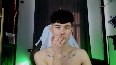 moon_gloww online show from February 19, 6:20 am