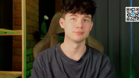 Snapshot of moon_gloww chatting on March 18, 9:01 am moon_gloww online show from March 18, 9:01 am