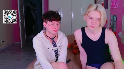 Snapshot of moon_gloww chatting on March 21, 3:04 pm moon_gloww online show from March 21, 3:04 pm