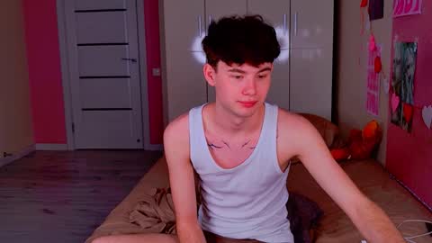 Snapshot of moon_gloww chatting on March 22, 3:15 pm moon_gloww online show from March 22, 3:15 pm