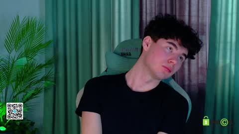 Snapshot of moon_gloww chatting on March 29, 2:00 am moon_gloww online show from March 29, 2:00 am