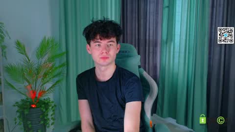 Snapshot of moon_gloww chatting on April 7, 3:07 am moon_gloww online show from April 7, 3:07 am