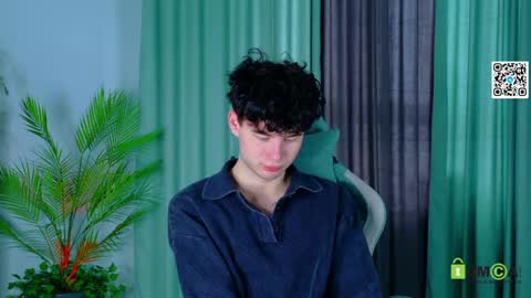 Snapshot of moon_gloww chatting on April 14, 3:12 am moon_gloww online show from April 14, 3:12 am