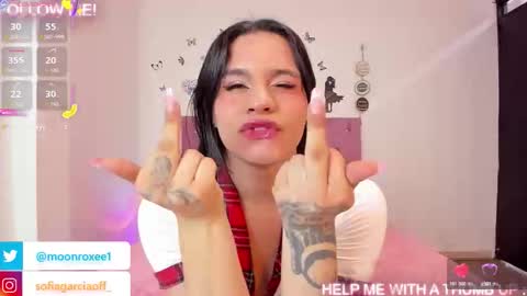 moon_roxee online show from October 28, 4:20 pm