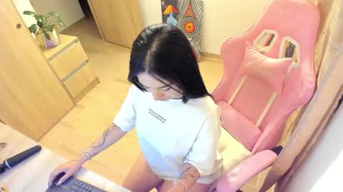 MOON online show from December 5, 3:04 am