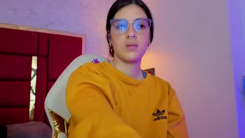 Snapshot of moon_winy chatting on April 28, 11:26 am Winy online show from April 28, 11:26 am