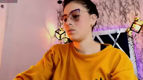 Snapshot of moon_winy chatting on May 11, 12:22 pm Winy online show from May 11, 12:22 pm