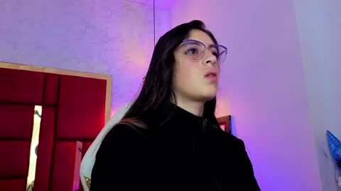 Snapshot of moon_winy chatting on May 15, 11:17 am Winy online show from May 15, 11:17 am