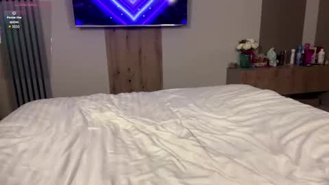 Snapshot of moonavellle_ chatting on June 14, 12:08 am moonavellle_ online show from June 14, 12:08 am