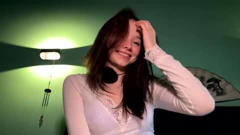 Snapshot of moonfaced_ chatting on April 1, 6:16 pm Ann online show from April 1, 6:16 pm