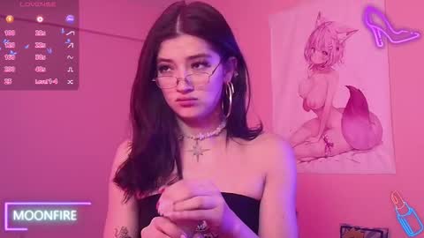 Snapshot of moonfiredance chatting on November 29, 12:19 pm Nicky online show from November 29, 12:19 pm