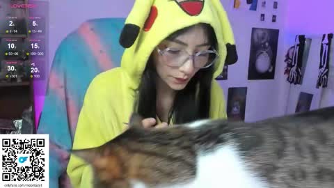Snapshot of moonlady_ chatting on October 28, 2:04 am MOON  online show from October 28, 2:04 am