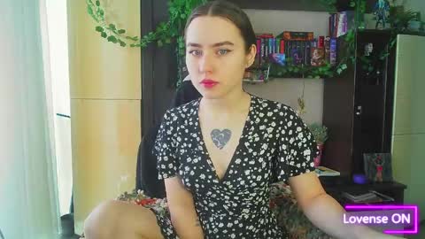 Snapshot of moonlight_sonataa chatting on May 16, 8:22 am moonlight_sonataa online show from May 16, 8:22 am