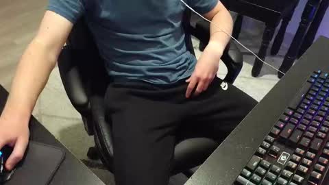 Snapshot of moonlighter7 chatting on November 6, 1:50 am moonlighter7 online show from November 6, 1:50 am