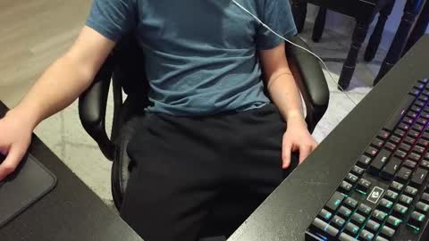 Snapshot of moonlighter7 chatting on November 10, 1:37 am moonlighter7 online show from November 10, 1:37 am