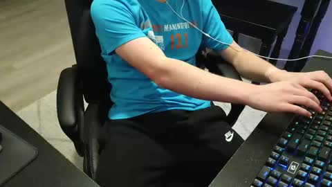 Snapshot of moonlighter7 chatting on November 13, 1:37 am moonlighter7 online show from November 13, 1:37 am