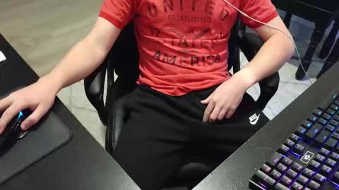 Snapshot of moonlighter7 chatting on November 24, 2:00 am moonlighter7 online show from November 24, 2:00 am