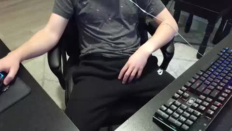 Snapshot of moonlighter7 chatting on November 29, 10:13 pm moonlighter7 online show from November 29, 10:13 pm