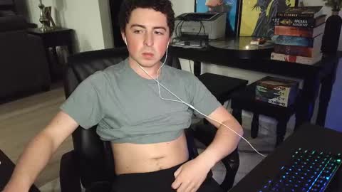 Snapshot of moonlighter7 chatting on April 4, 2:10 am moonlighter7 online show from April 4, 2:10 am