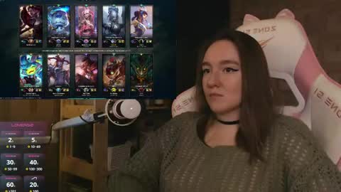 Snapshot of moonlish_siren chatting on May 19, 9:43 pm Katrin online show from May 19, 9:43 pm