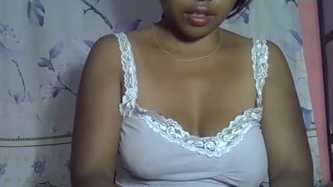 moonlovelyxx online show from December 26, 3:38 am