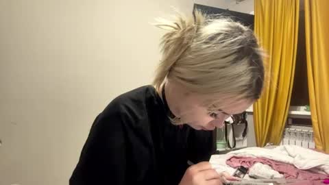 Snapshot of moonluvv3 chatting on July 14, 4:02 pm Lyn online show from July 14, 4:02 pm