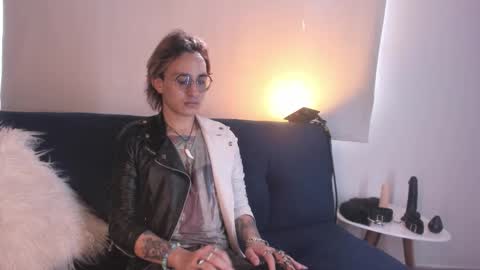 Moon online show from October 1, 8:26 pm