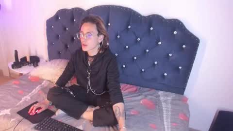 Moon online show from October 3, 9:01 pm
