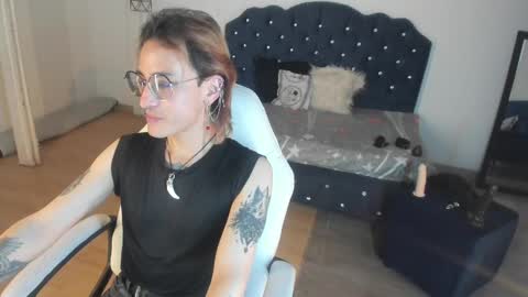 Moon online show from October 6, 8:06 pm
