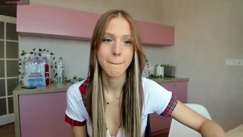 Snapshot of moony_light chatting on May 18, 8:42 am moony_light online show from May 18, 8:42 am