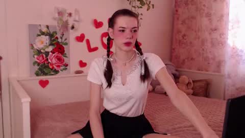 Snapshot of moore_alice chatting on February 14, 2:03 pm moore_alice online show from February 14, 2:03 pm