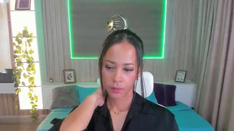 Snapshot of morena_divine chatting on February 11, 12:21 pm Morene online show from February 11, 12:21 pm