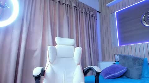 Morene  online show from April 4, 8:06 pm