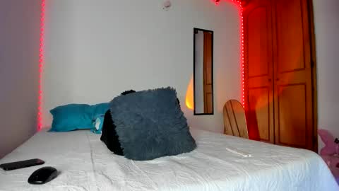 morenosiam online show from December 17, 1:55 am