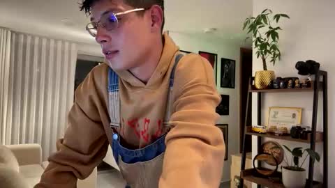   online show from October 10, 1:48 am