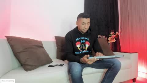 Snapshot of morganandmegan01 chatting on February 24, 10:46 am online show from February 24, 10:46 am