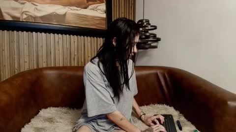 Snapshot of morganevans_t chatting on February 25, 12:15 pm morganevans_t online show from February 25, 12:15 pm