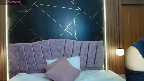 Moriah online show from March 17, 12:41 pm