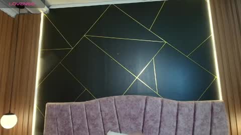 Moriah online show from March 24, 12:54 pm