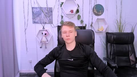 Welcome here online show from December 6, 8:07 pm