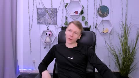 Welcome here online show from December 7, 7:10 pm